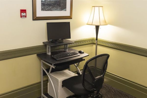 Days Inn & Suites Whitecourt